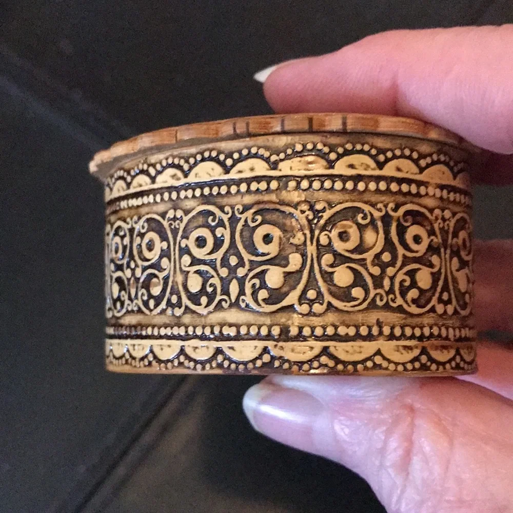 Russian Handcrafted Oval Floral Wooden Trinket Box Siberia 2006